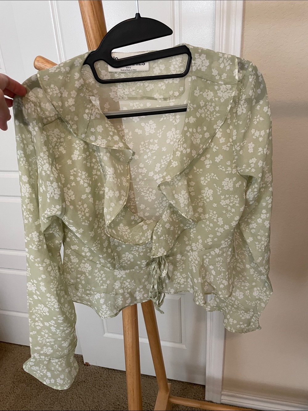 No Boundaries Light Green Floral Ruffle Tie-Front Blouse